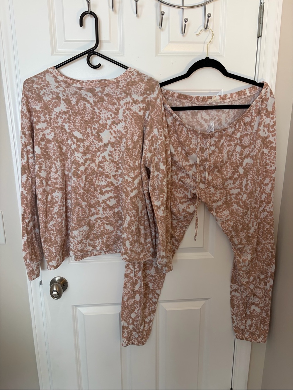 Women's Two-Piece Cream & Tan Pajama Loungewear Set Soft and Cozy XL